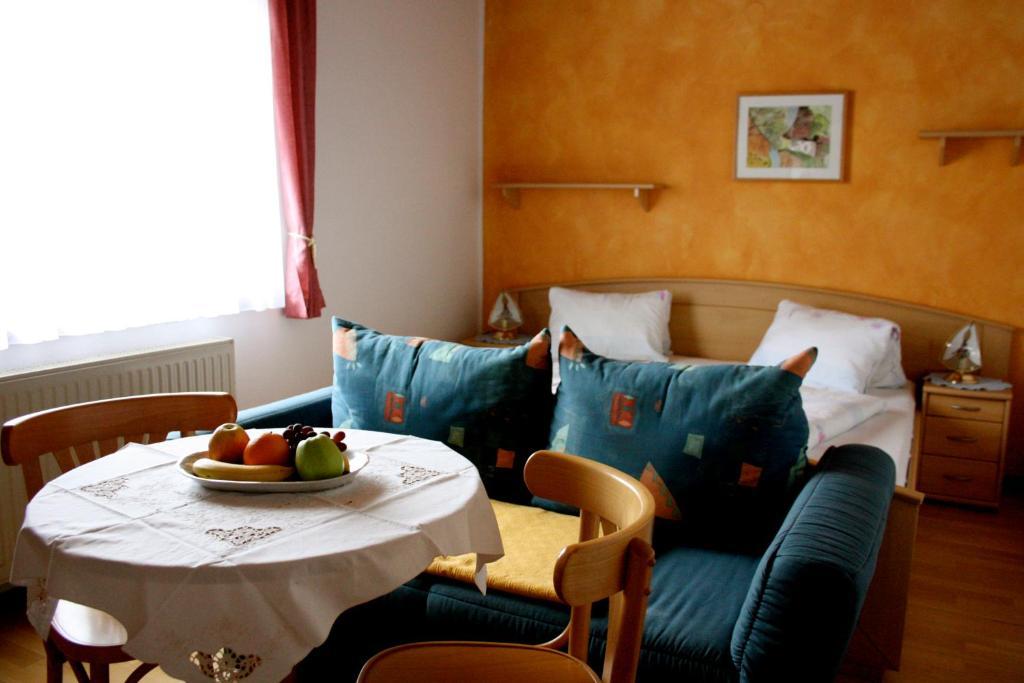 Pension Windinger Schiefling am See Rum bild